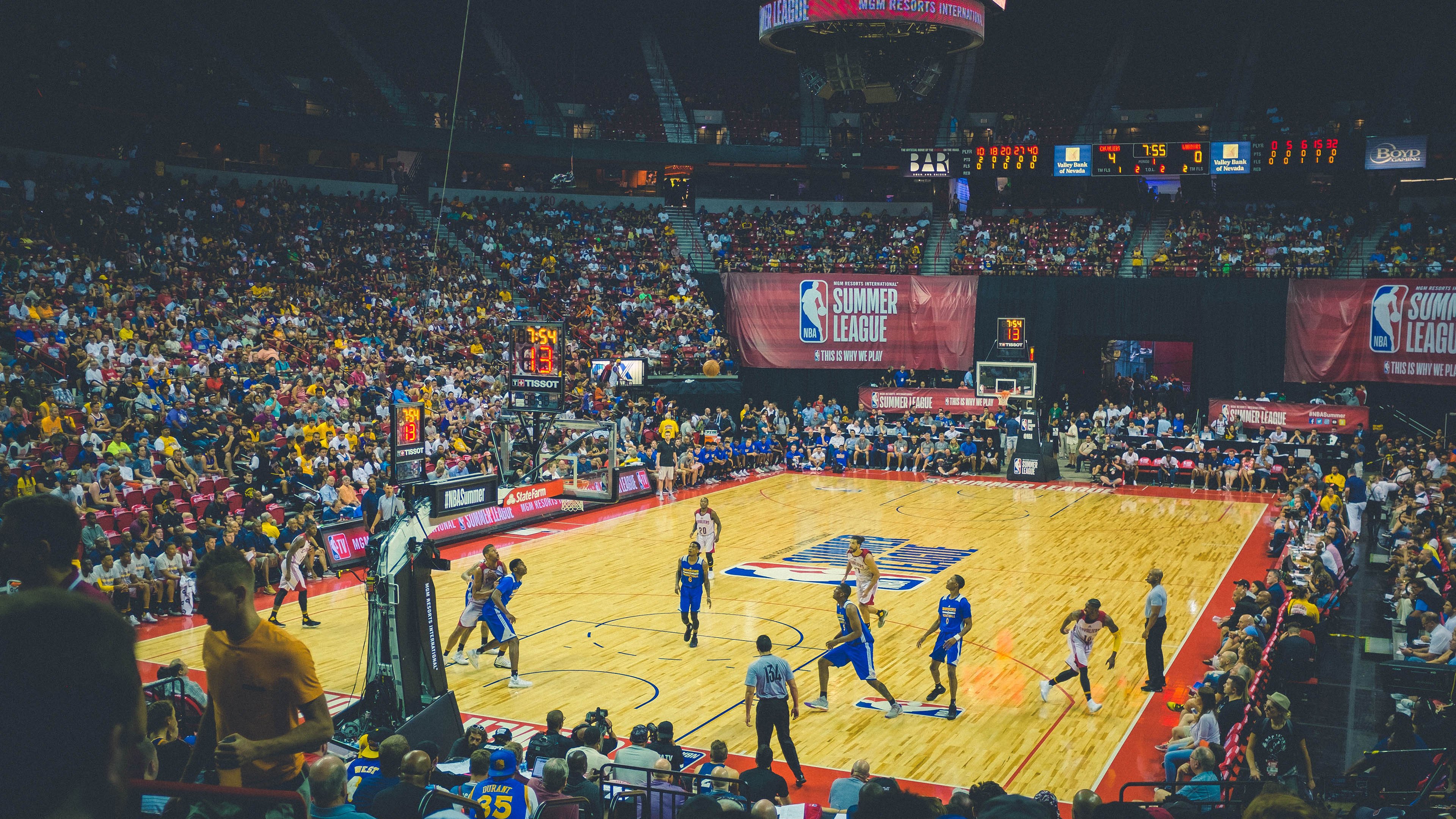 武切维奇防守端锁死对手,勇士速胜雷霆