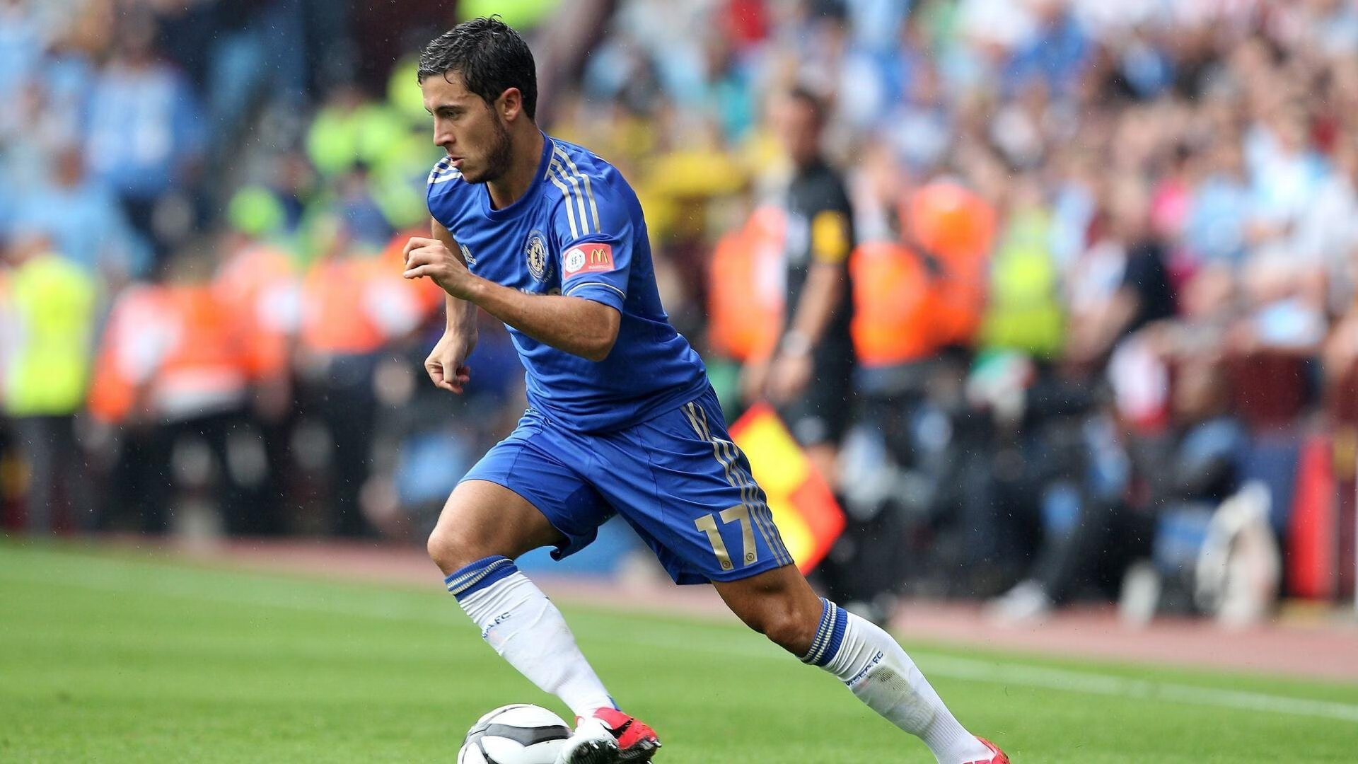 开云体育app-赛道与球场，当F1争冠焦点遇上CBA加时鏖战